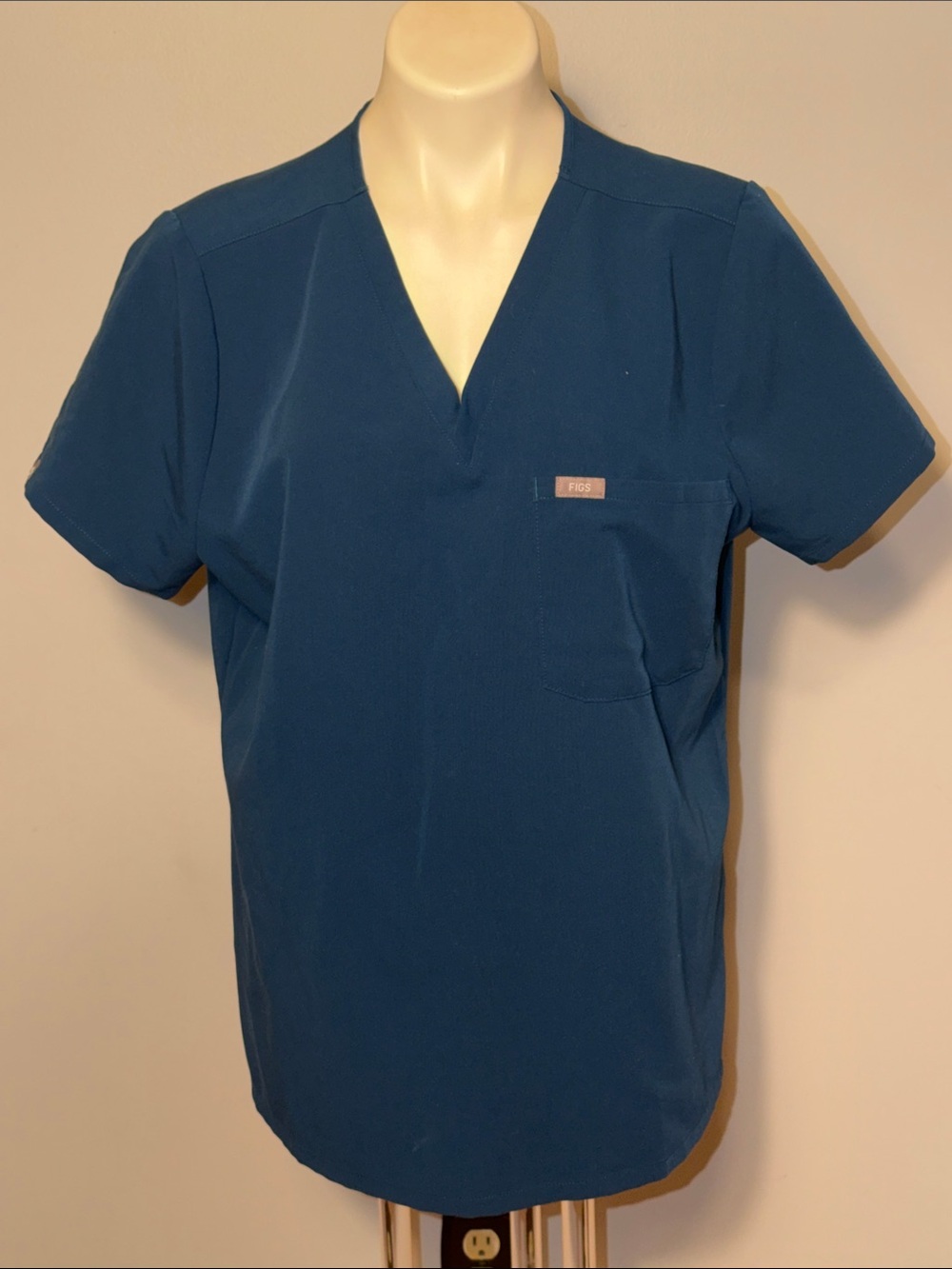 Figs Ladies Catarina Scrub Top™ in Deep Reef. Size X-large.